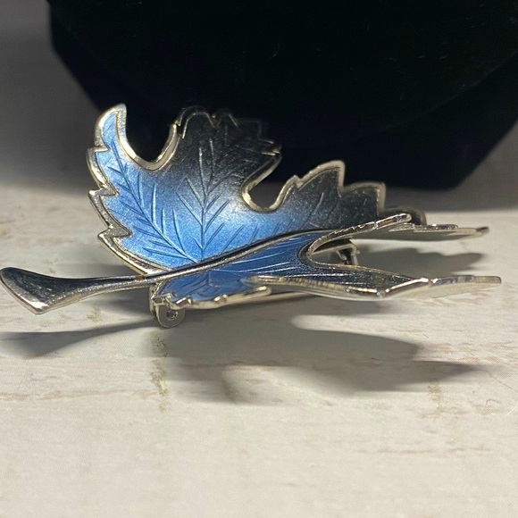 Beautiful Metallic Blue Enamel Maple Leaf Brooch - Picture 6 of 7